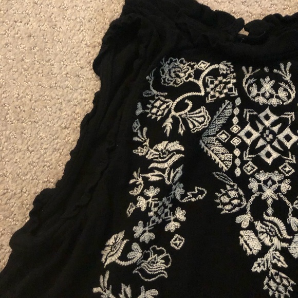 Xhilaration Sleeveless Top with Embroidery - Picture 5 of 10